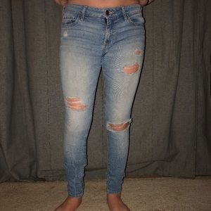RIPPED JEANS